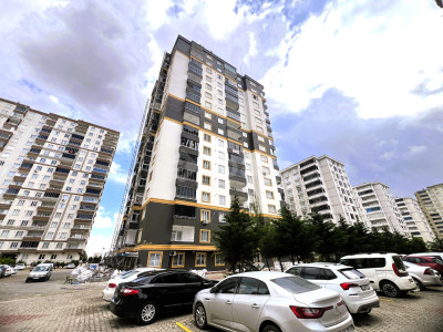 Gaziantep Ediz Sitesinde Yenilenmiş Satılık 3+1 Daire Karataş ın Merkezinde